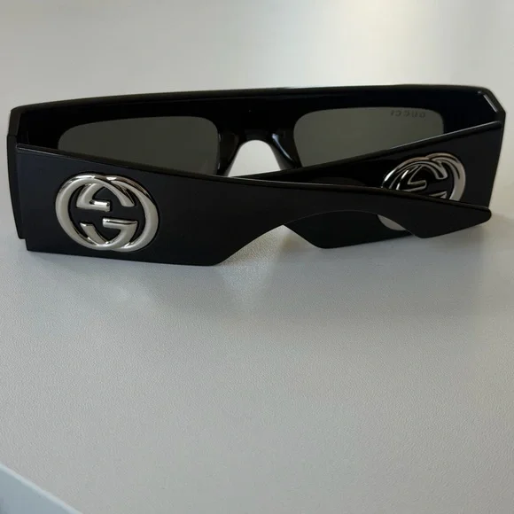 Gucci Sleek Black Sunglasses - Picture 6 of 6